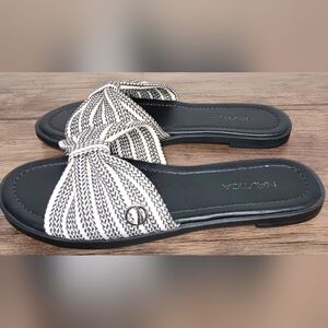 Nautica Women's Black and White Slip-On Flats Size 8.5